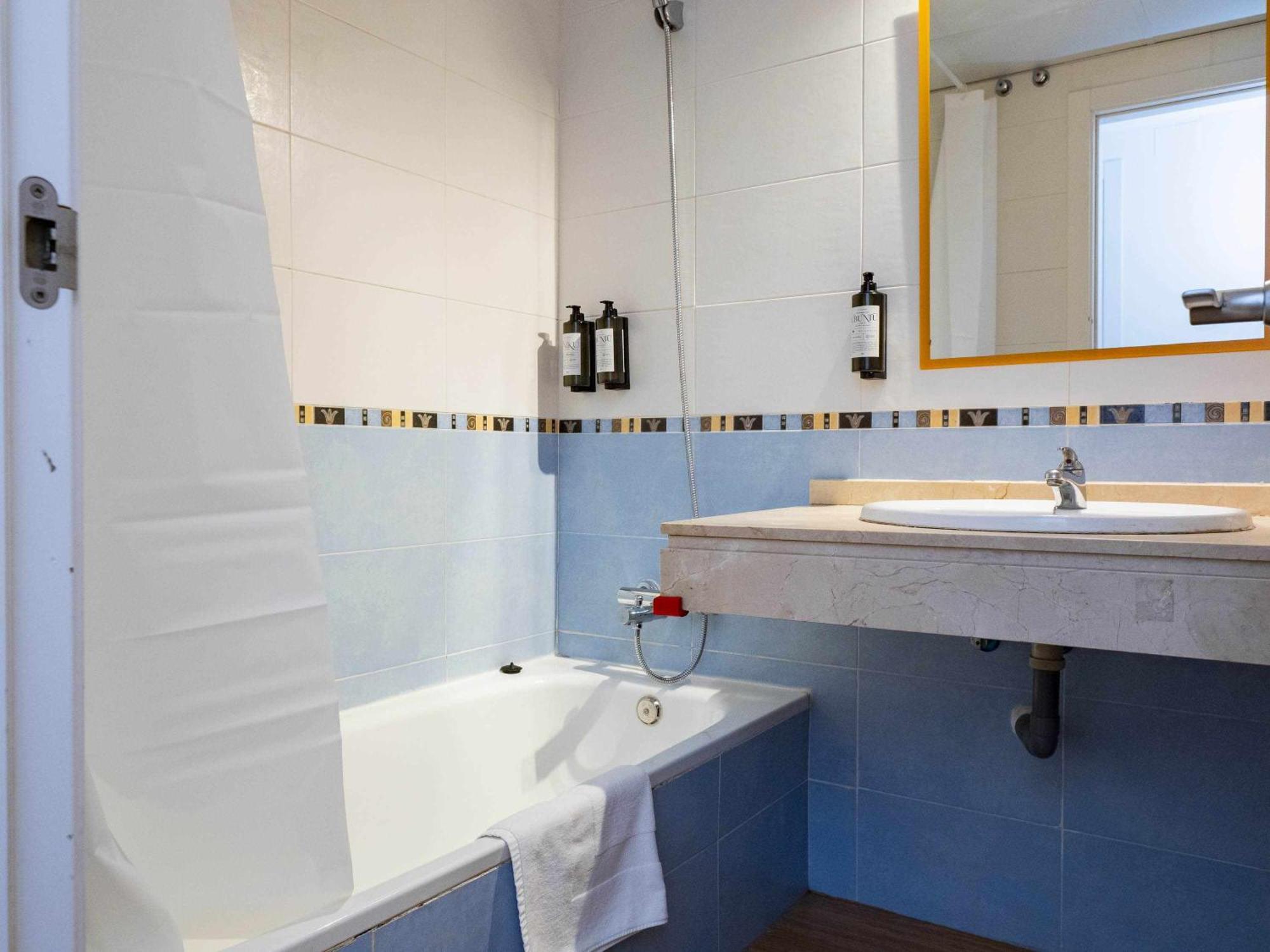 Atico Con Vistas Al Mar Piscina Y Parking Lejlighed Málaga Eksteriør billede